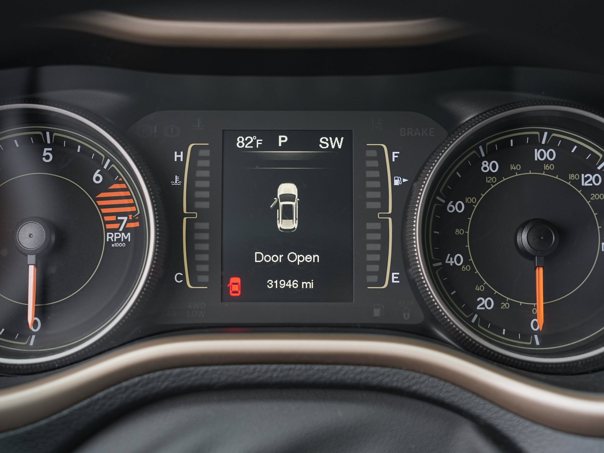 Used 2018 Jeep Cherokee Latitude w/ Safety Group AWD/4WD image 27