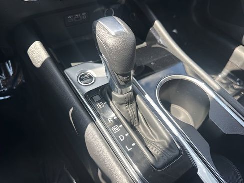 Used 2024 Nissan Altima 2.5 SV image 16