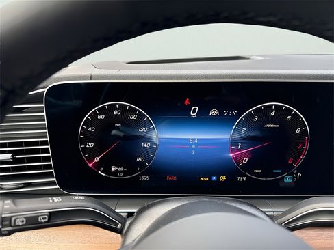 New 2026 Mercedes-Benz GLS 580 4MATIC image 14