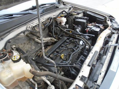 Used 2010 Ford Escape XLS image 22