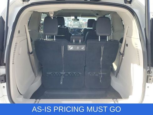 Used 2018 Chrysler Pacifica Touring-L Plus image 40