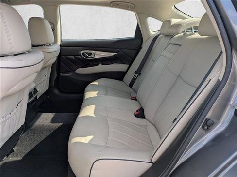 Used 2018 INFINITI Q70 L 3.7 image 19