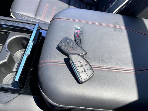 Used 2026 GMC Yukon AT4 Ultimate w/ LPO, Floor Liner Package AWD/4WD image 36