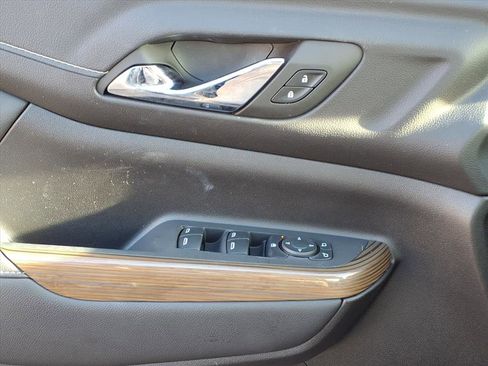 Used 2023 GMC Acadia SLE w/ Driver Convenience Package image 23