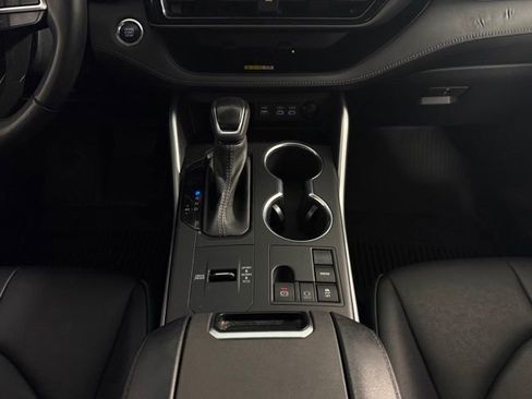 Used 2023 Toyota Highlander XLE image 24