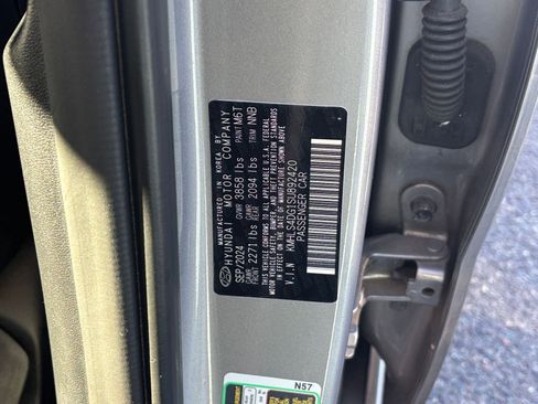 Used 2025 Hyundai Elantra SEL image 24