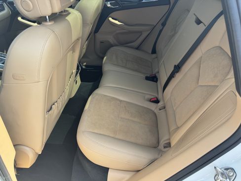 Used 2018 Porsche Macan AWD/4WD image 24