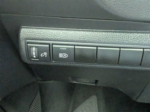 Used 2025 Toyota Corolla LE image 24