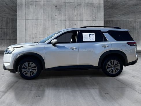 Used 2025 Nissan Pathfinder SV AWD/4WD image 2