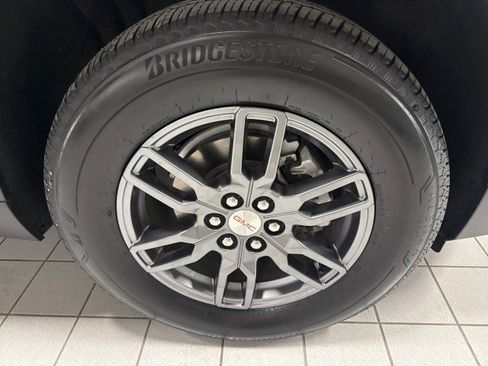 Used 2025 GMC Acadia Elevation image 9