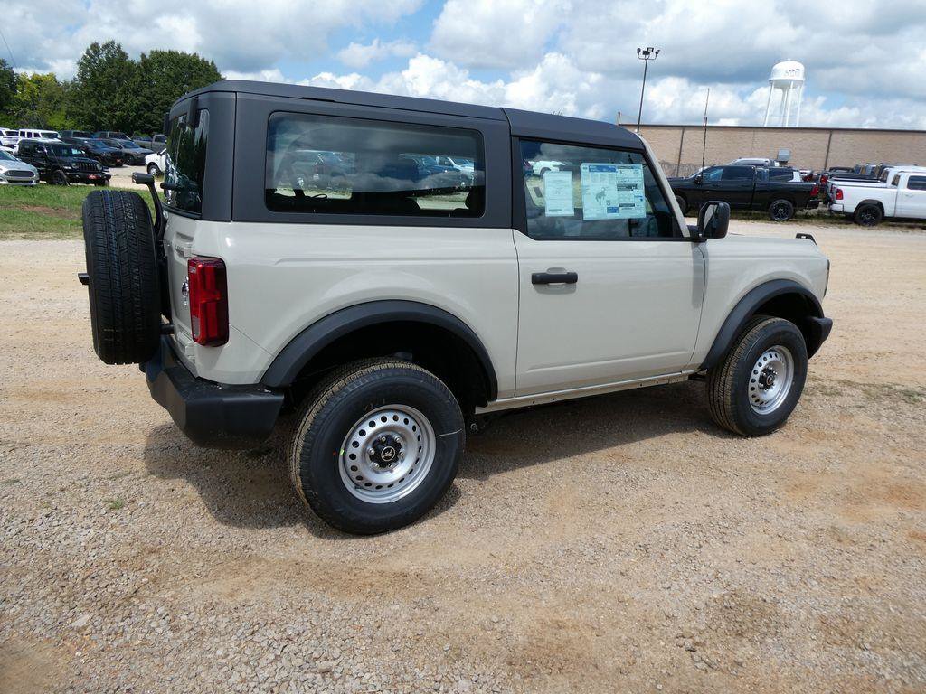 New 2026 Ford Bronco 2-Door AWD/4WD image 2