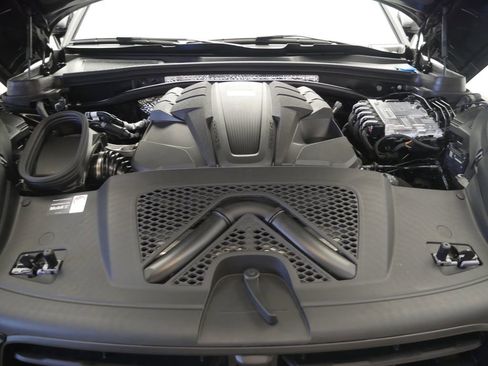 New 2026 Porsche Macan GTS AWD/4WD image 12