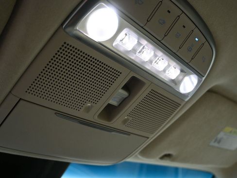 Used 2019 Genesis G90 5.0 Ultimate image 8