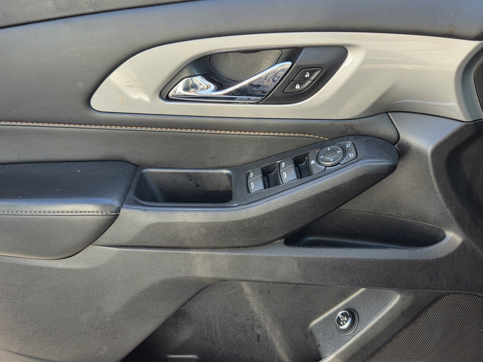 Certified 2021 Chevrolet Traverse LT FWD image 28