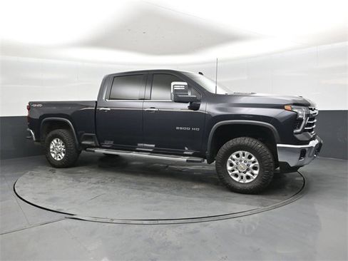 Used 2024 Chevrolet Silverado 2500 LTZ image 9