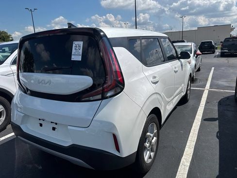 Used 2024 Kia Soul LX w/ Option Group 015 FWD image 3