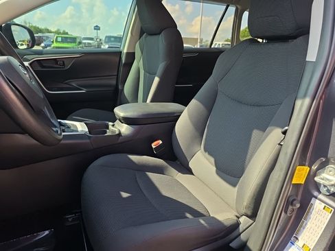 Used 2019 Toyota RAV4 LE AWD/4WD image 16