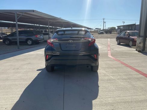 Used 2021 Toyota C-HR LE image 5