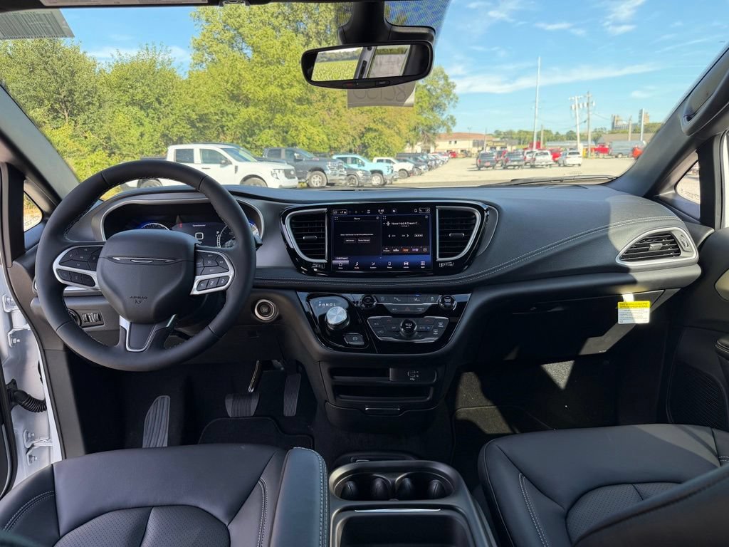 New 2027 Chrysler Pacifica Select FWD image 15