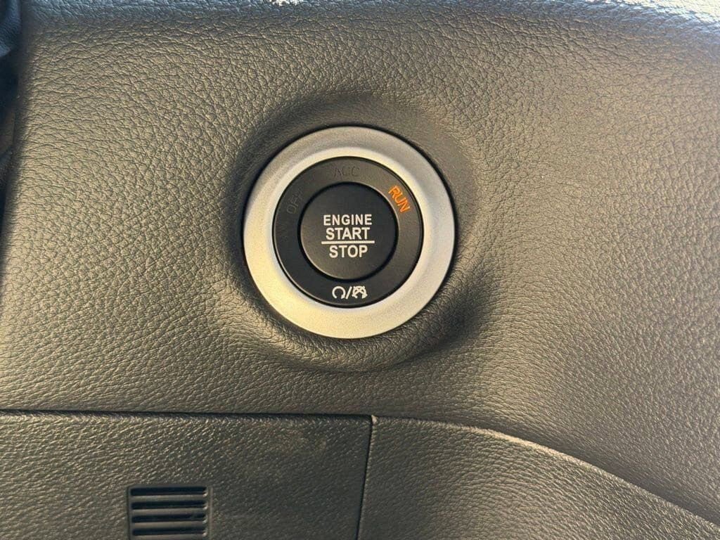 New 2026 Chrysler Pacifica Select FWD image 25