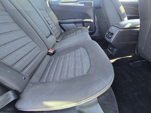 Used 2019 Ford Fusion SE FWD image 14
