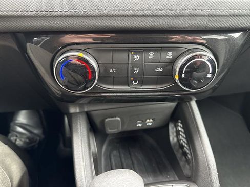 Certified 2025 Chevrolet TrailBlazer LT FWD image 17