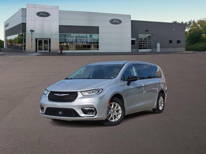 Used 2024 Chrysler Pacifica Touring-L