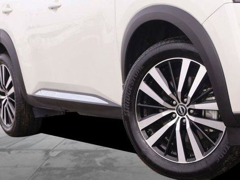 Used 2024 Nissan Pathfinder Platinum w/ Cargo Package image 3