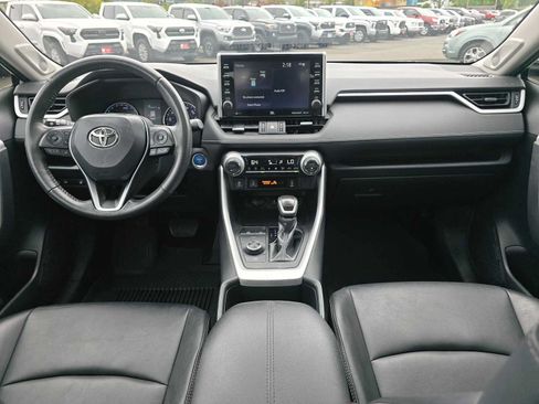 Used 2022 Toyota RAV4 XLE Premium AWD/4WD image 18