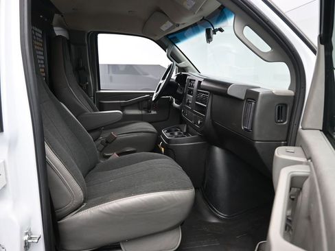 Used 2024 GMC Savana 2500 w/ Driver Convenience Package image 27