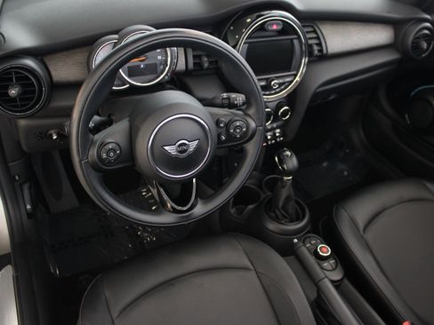 Used 2018 MINI Cooper Cooper image 4