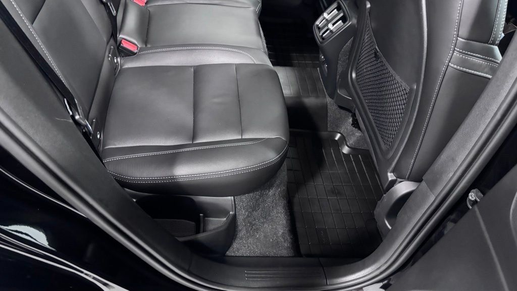 Certified 2026 Volvo XC40 B5 Plus AWD/4WD image 24