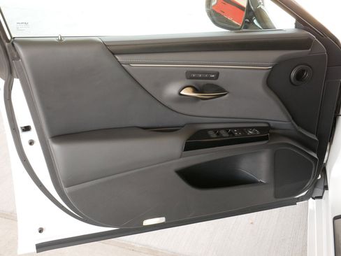 Certified 2025 Lexus ES 300h w/ Premium Package FWD image 6