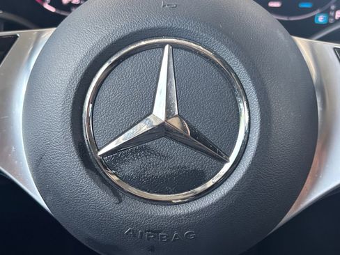 Used 2024 Mercedes-Benz GLC 300 image 12