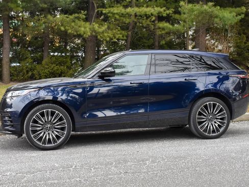 Used 2023 Land Rover Range Rover Velar R-Dynamic S image 3