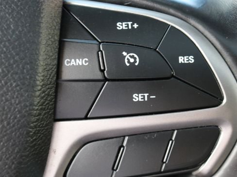 Used 2019 Jeep Grand Cherokee Limited image 15