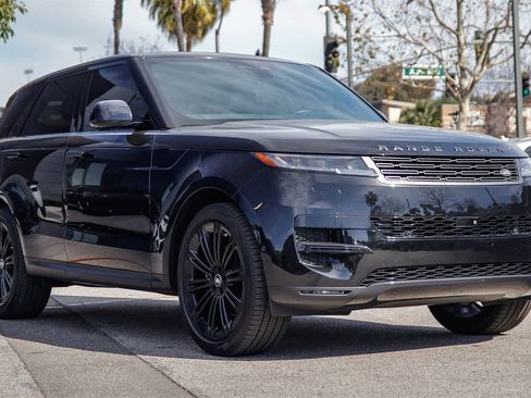Used 2024 Land Rover Range Rover Sport SE image 3