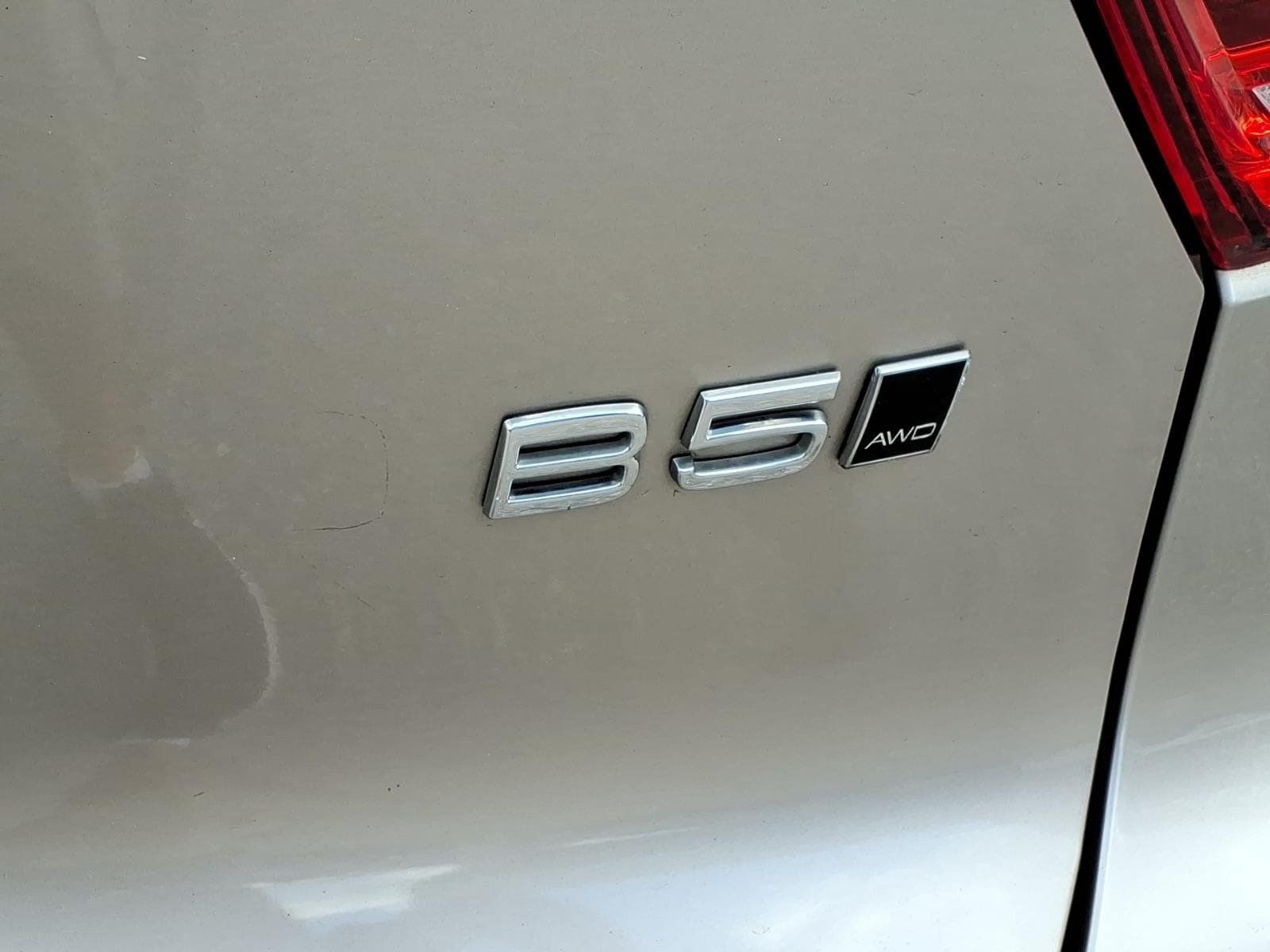 Certified 2024 Volvo XC40 B5 Ultimate w/ Protection Package Premier AWD/4WD image 6