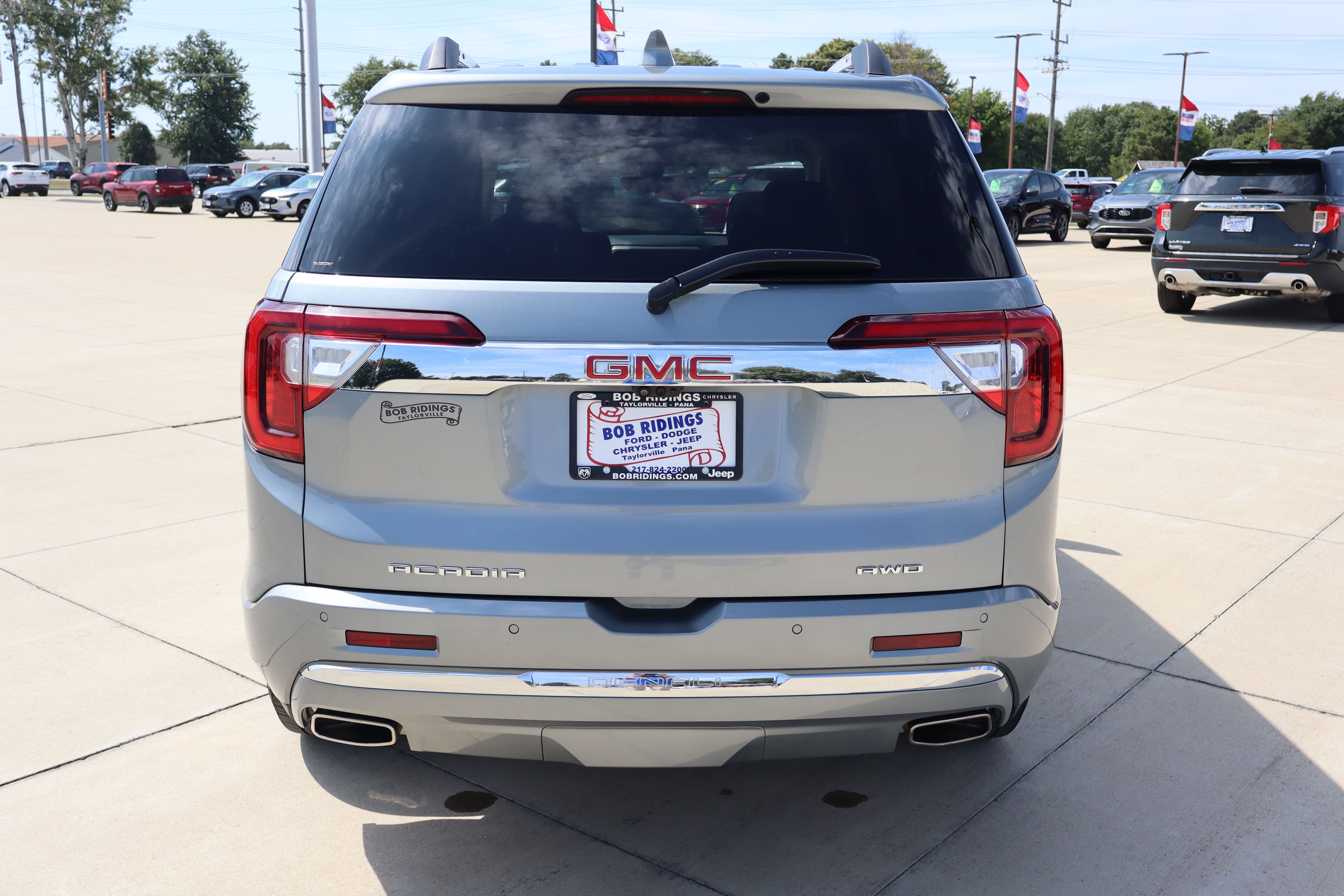 Used 2023 GMC Acadia Denali w/ Denali Ultimate Package AWD/4WD image 6
