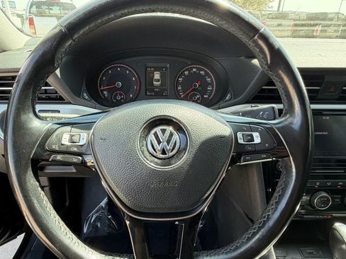 Used 2020 Volkswagen Passat 2.0T SE FWD image 11