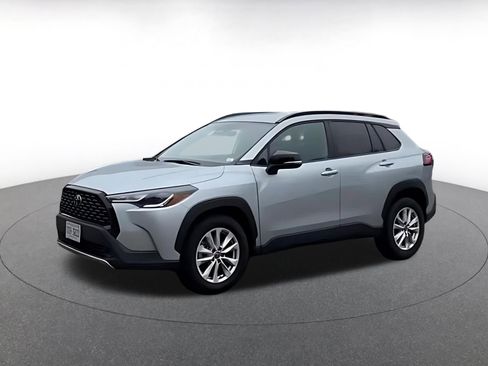 Used 2025 Toyota Corolla Cross LE image 7