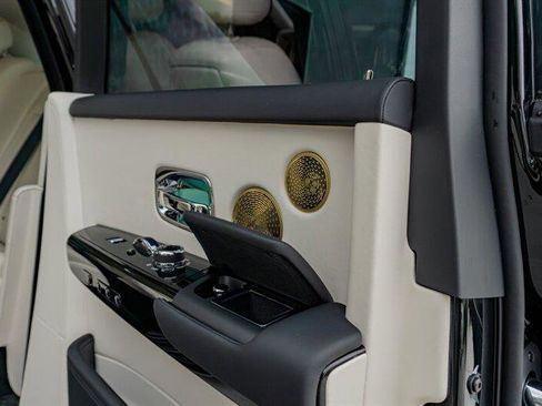 Used 2024 Rolls-Royce Phantom Sedan image 55