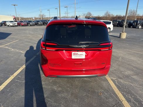 New 2026 Chrysler Pacifica Select image 6