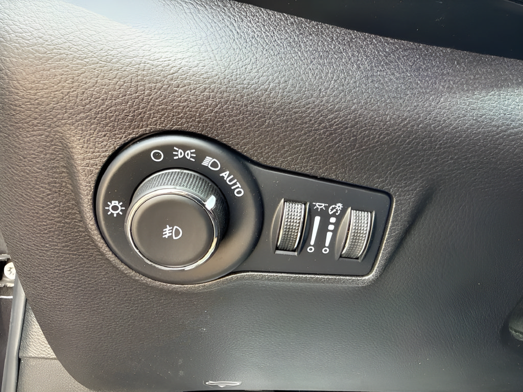 Used 2023 Jeep Compass Trailhawk AWD/4WD image 16