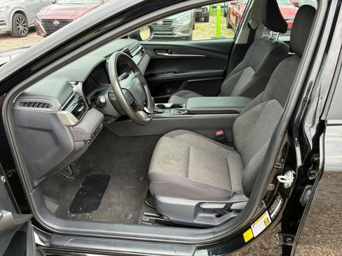 Used 2025 Toyota Camry LE FWD image 21