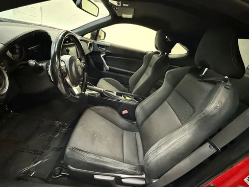 Used 2018 Toyota 86 RWD image 14