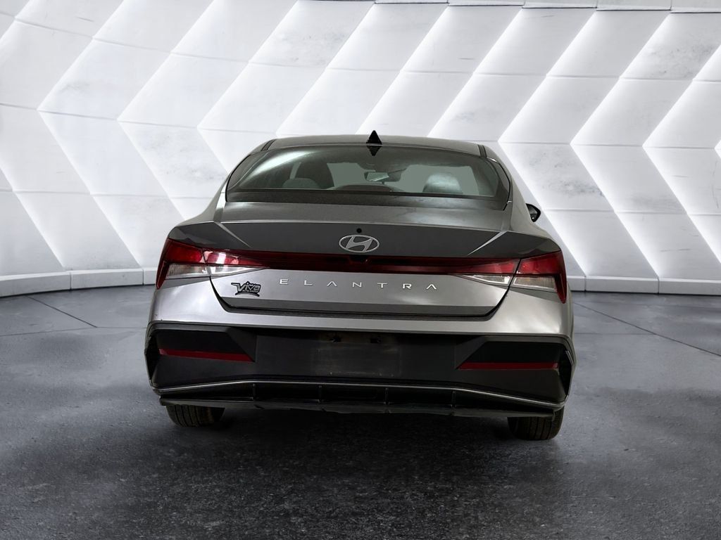 Used 2024 Hyundai Elantra SEL FWD image 5