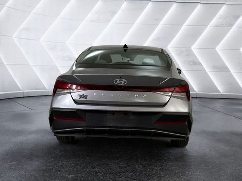 Used 2024 Hyundai Elantra SEL FWD image 5