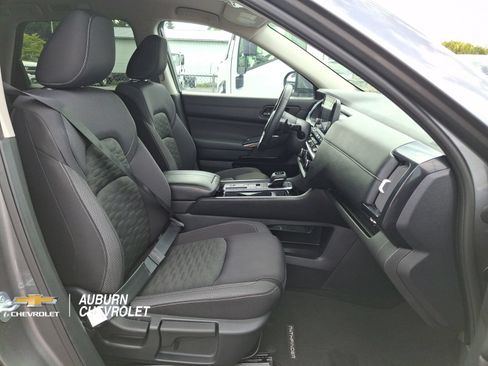 Used 2025 Nissan Pathfinder SV FWD image 27