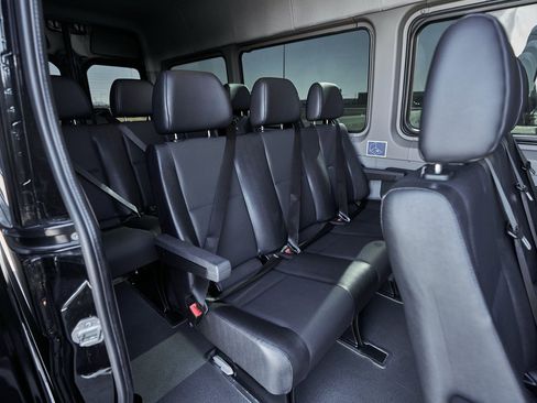 Used 2018 Mercedes-Benz Sprinter 2500 image 26